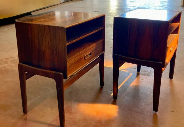 Illustration numéro 2 du produit Paire de chevet en teck Danois par Arne Vodder