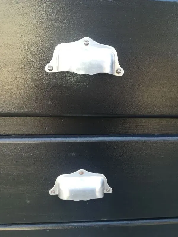 Illustration numéro 2 du produit Meuble de métier a tiroirs et portes coulissante