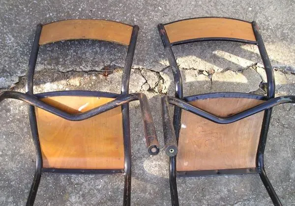 Illustration numéro 2 du produit Paire de chaises d'école Mullca