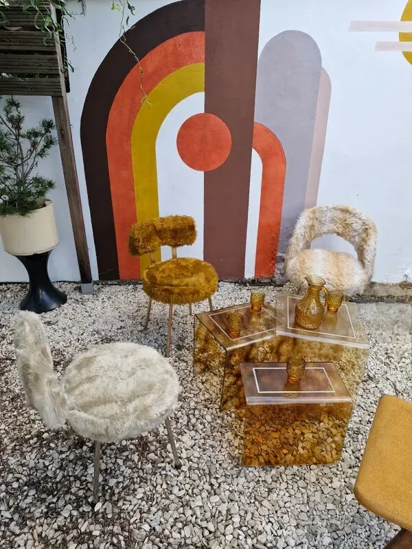 Illustration numéro 2 du produit Set 3 Chaises Moumoutes 2 Pelfran, 1 Tonneau 1960-1970