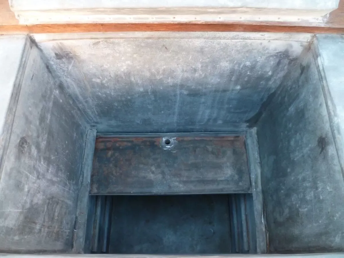 Illustration numéro 2 du produit Glacière meuble de métier commerce bar brasserie en chene fin XIXème siècle