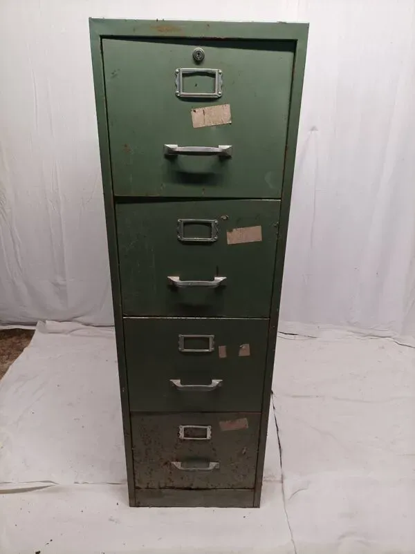 Illustration numéro 2 du produit Ancien casier métallique