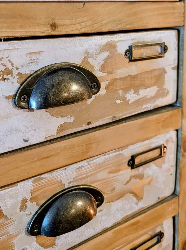 Illustration numéro 2 du produit Meuble de métier ''60 tiroirs