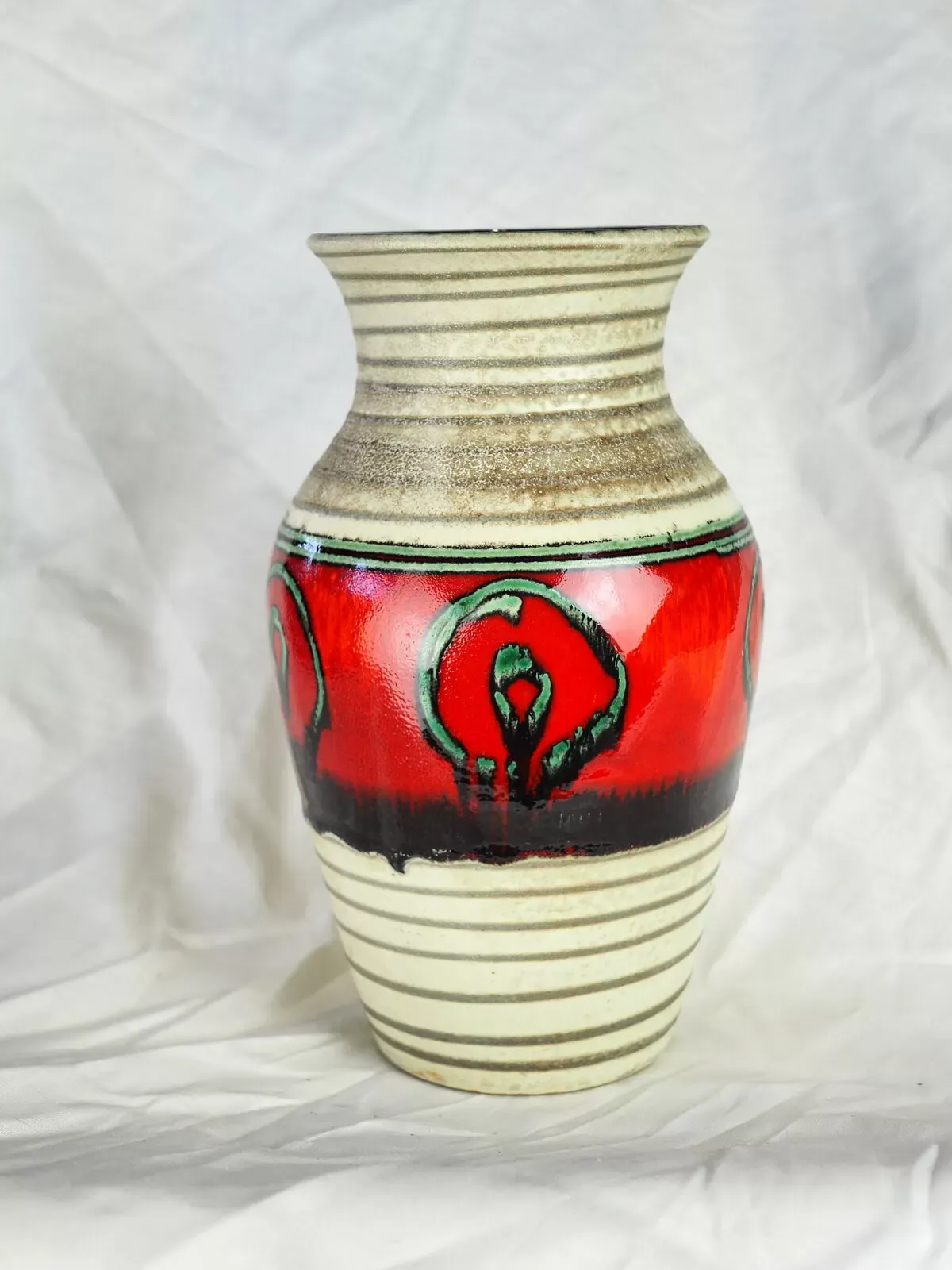 Illustration numéro 2 du produit Vase à frise à rond vert et rouge