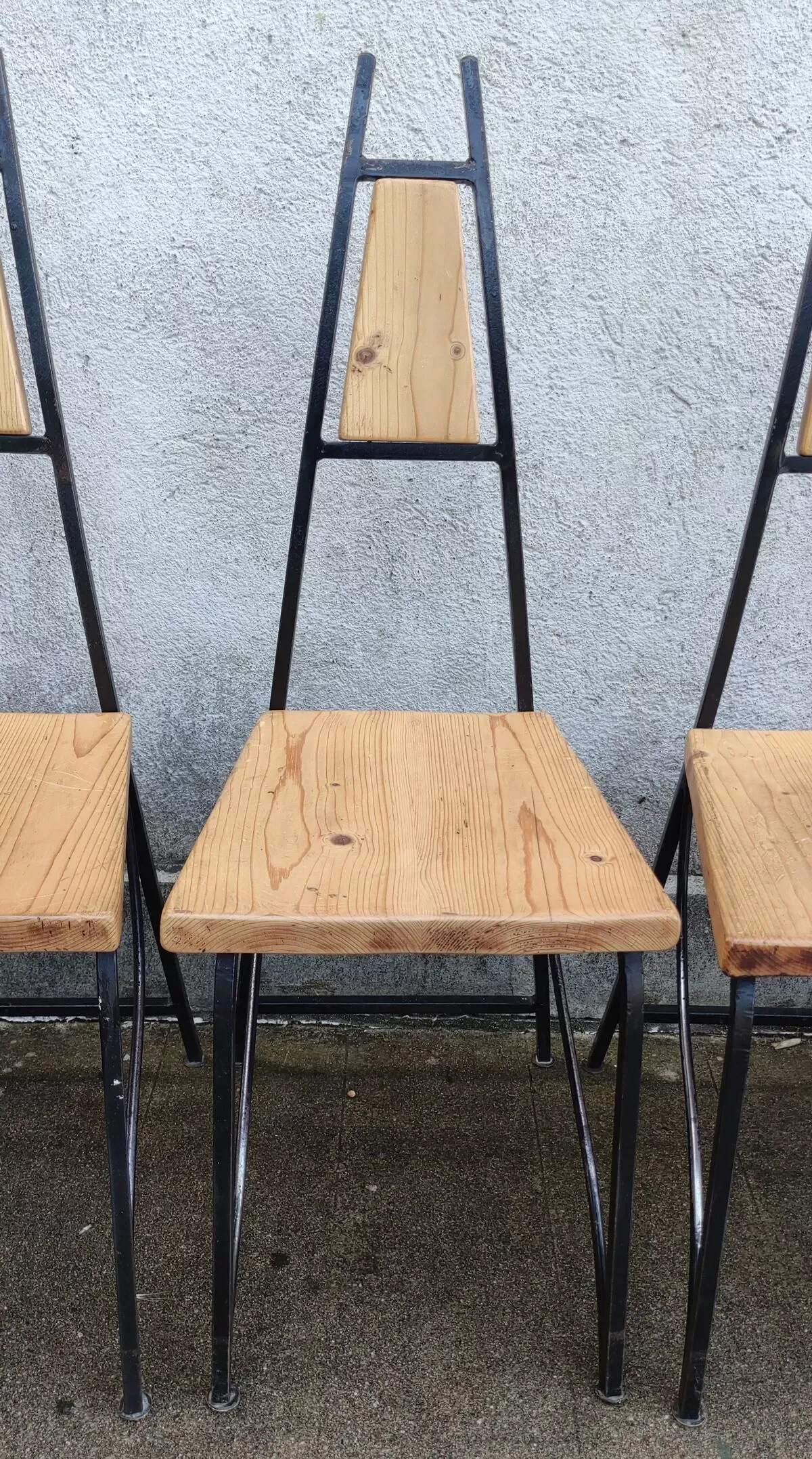 Illustration numéro 2 du produit Série de 4 chaises vintage