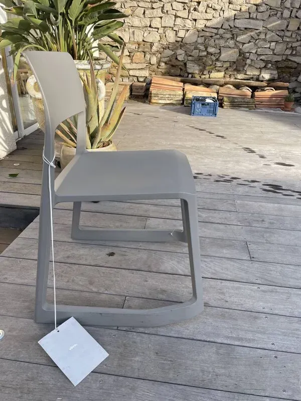 Illustration numéro 2 du produit Chaise Vitra Tip Ton grise design Barber & Osgerby