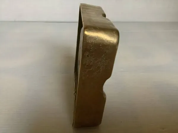 Illustration numéro 2 du produit Cendrier en bronze martelé