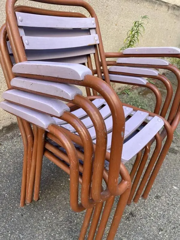 Illustration numéro 2 du produit 4 Chaises style tolix vintage -en métal et bois. 1950s. Vintage français. - jolie patine - intérieur ou extérieur couvert - peinture