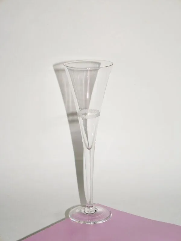 Illustration numéro 2 du produit Ensemble de 6 flûtes à champagne en cristal gravé, Fait Main, 1960