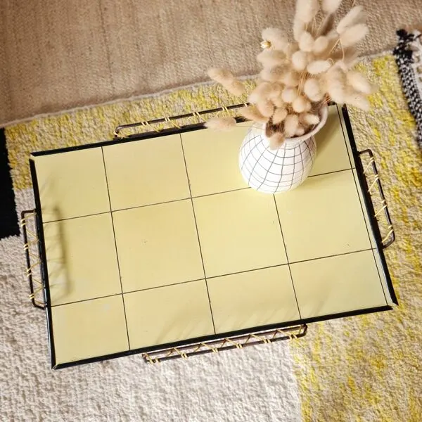 Illustration numéro 2 du produit Table basse d'appoint en métal noir et scoubidou, années 50
