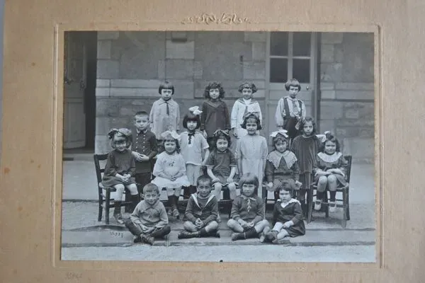 Illustration numéro 2 du produit Photo ancienne de classe école lycée de jeunes filles Moulin 1920