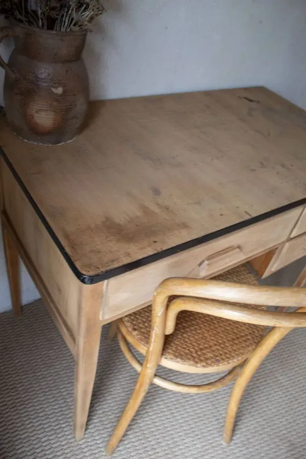 Illustration numéro 2 du produit bureau ancien bois clair scandinave