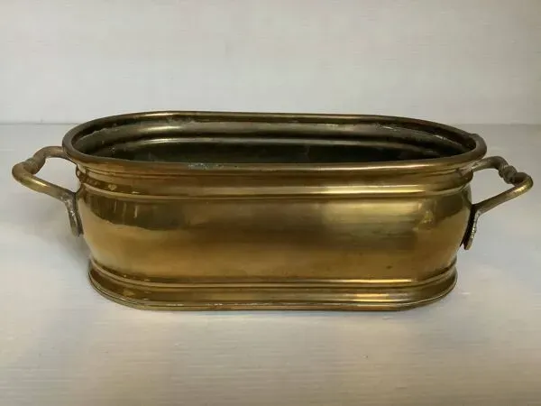 Illustration numéro 2 du produit Jardinière vide poche en laiton