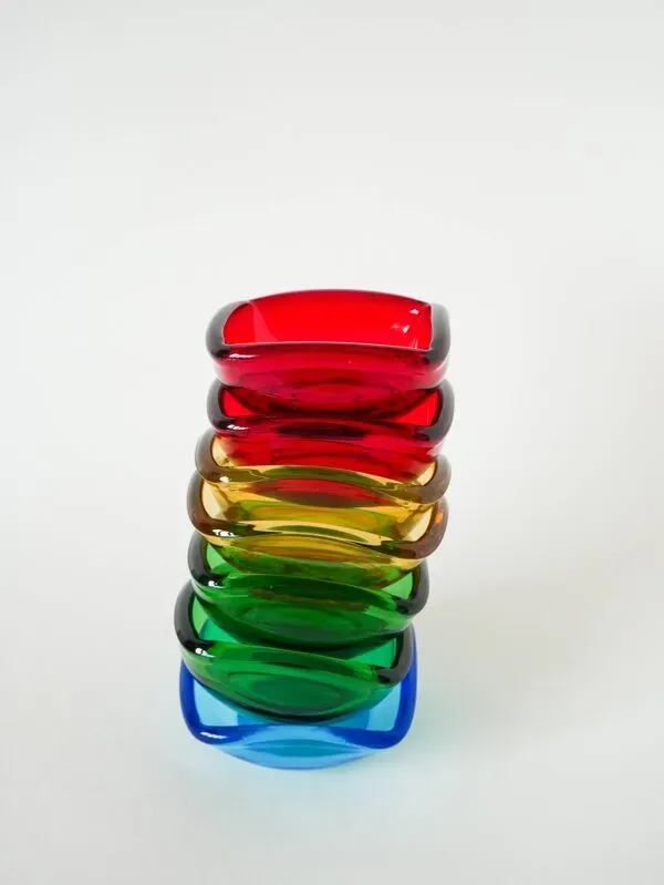 Illustration numéro 2 du produit Superbe paire de vide-poches en verre coloré bordeaux, dans le goût de Murano, 1970. En excellent ét