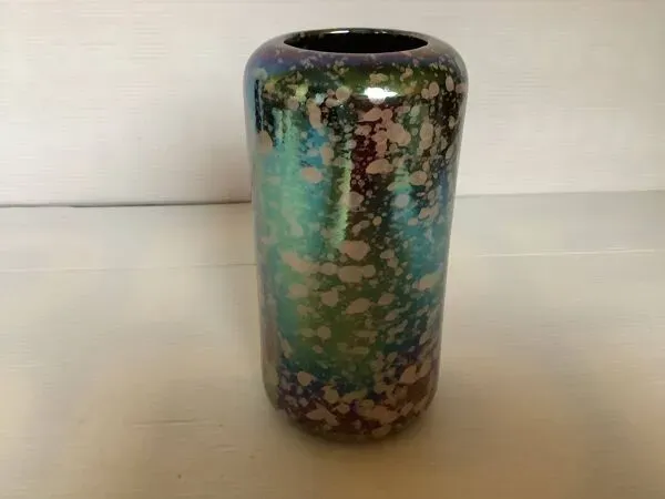 Illustration numéro 2 du produit Petit vase moucheté irisé