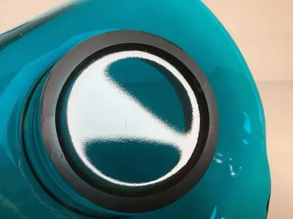 Illustration numéro 2 du produit Bougeoir tordu en verre bleu