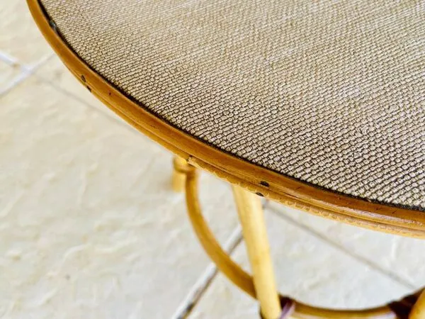 Illustration numéro 2 du produit Table d’appoint en rotin et bambou  vintage , circa 1969s