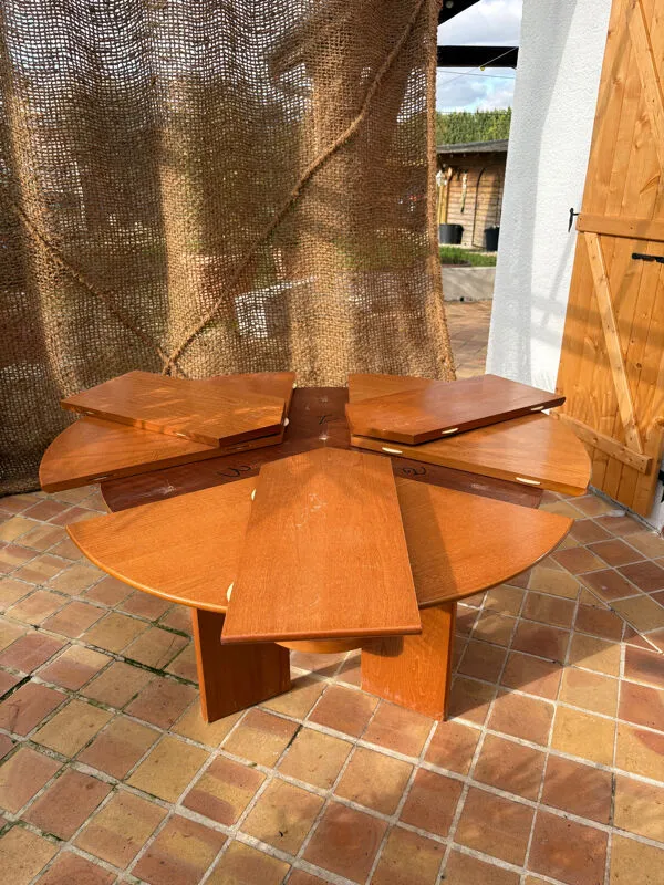 Illustration numéro 2 du produit Table Salle à manger Simat