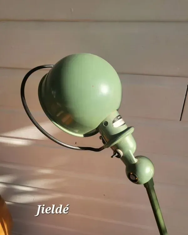 Illustration numéro 2 du produit Lampe jielde 2 bras