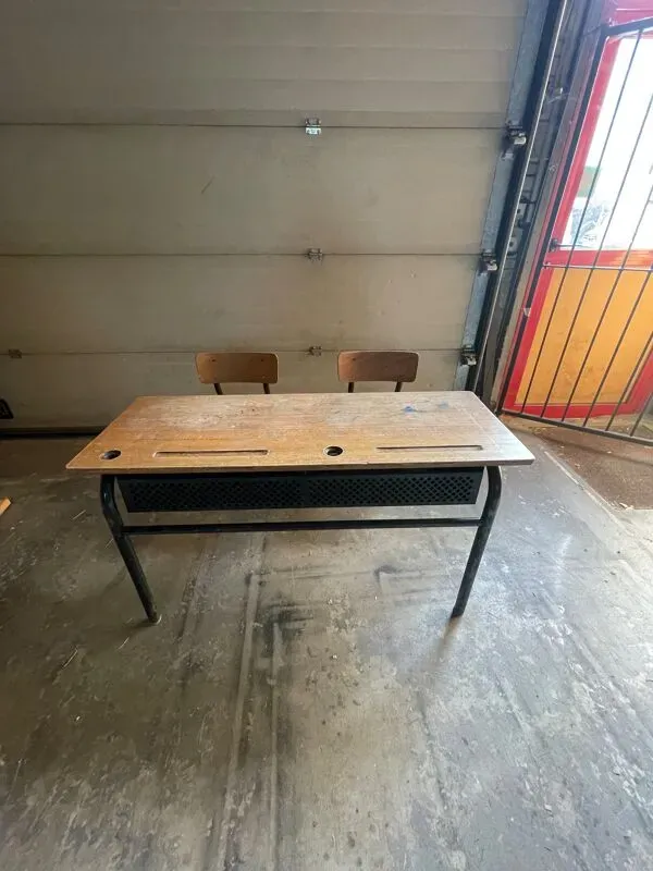 Illustration numéro 2 du produit Pupitres doubles pieds metalliques