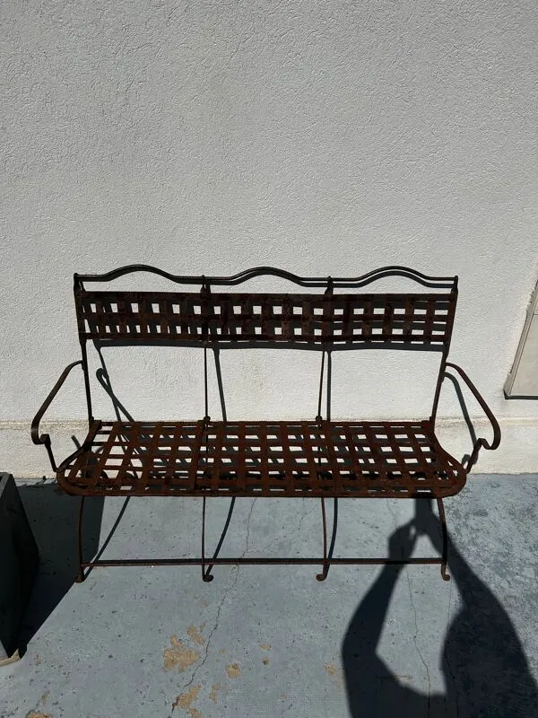 Illustration numéro 2 du produit Banc de jardin en fer forgé riveté