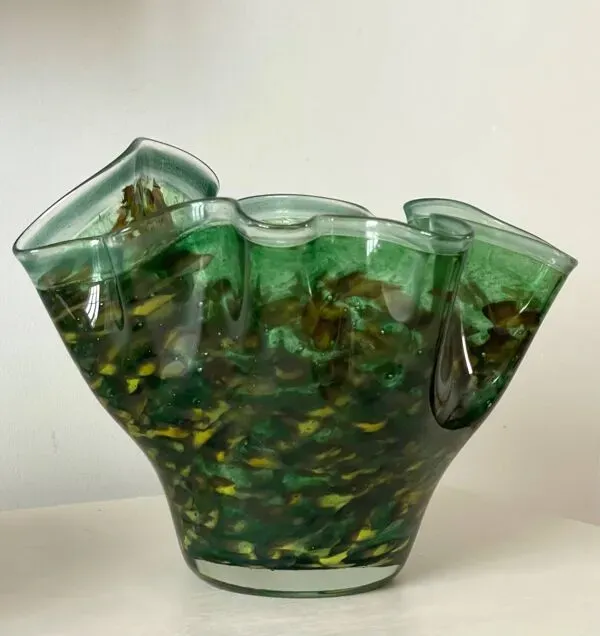 Illustration numéro 2 du produit Vase en verre soufflé 1970.