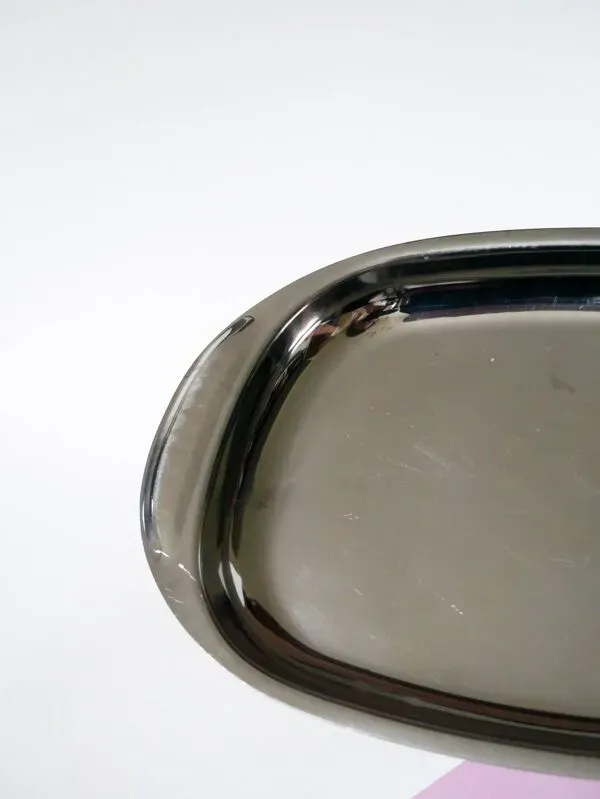 Illustration numéro 2 du produit Plat rectangulaire en inox, bords arrondis Design, 1970