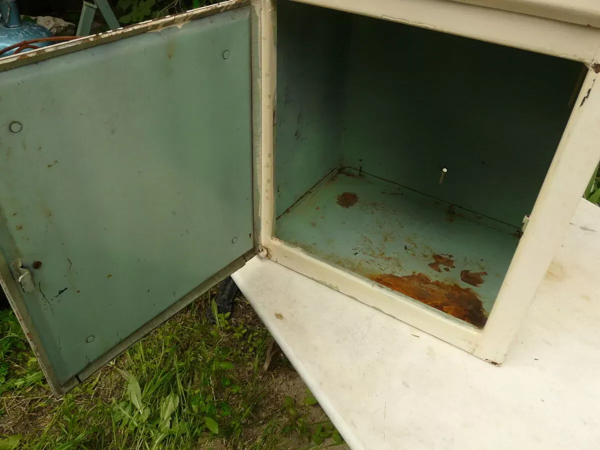 Illustration numéro 2 du produit Meuble de métier coiffeur années 60 en métal