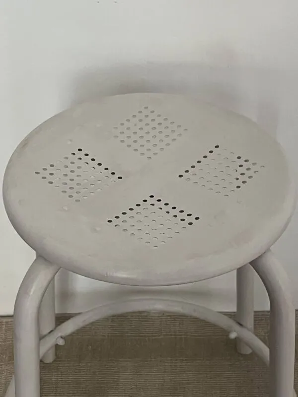 Illustration numéro 2 du produit Tabouret industriel
