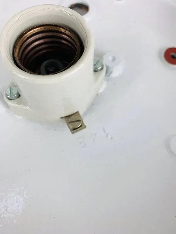 Illustration numéro 2 du produit Plafonnier industriel Holophane hublot, applique, années 60