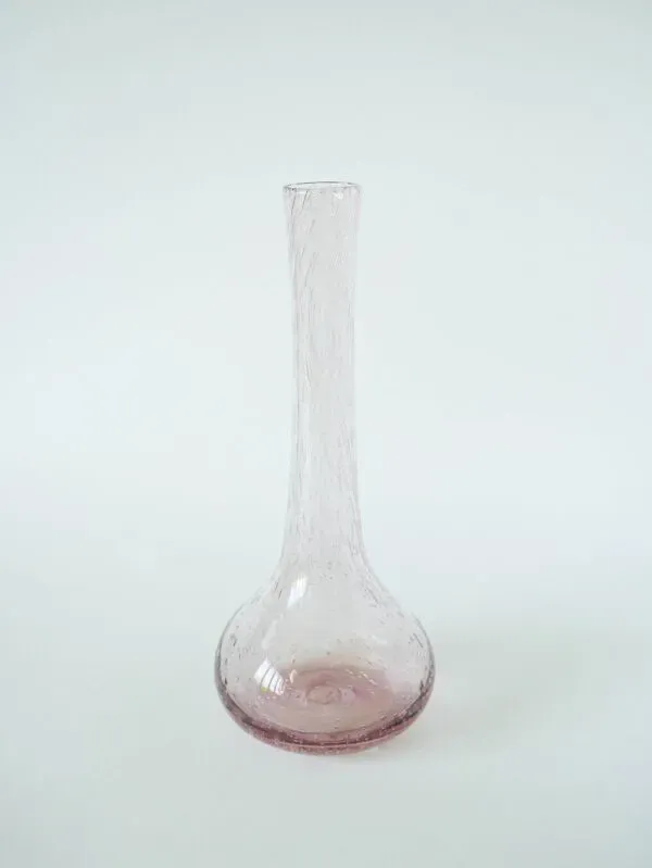 Illustration numéro 2 du produit Vse en verre bullé rose, dans le goût de Biot, signé, 1970