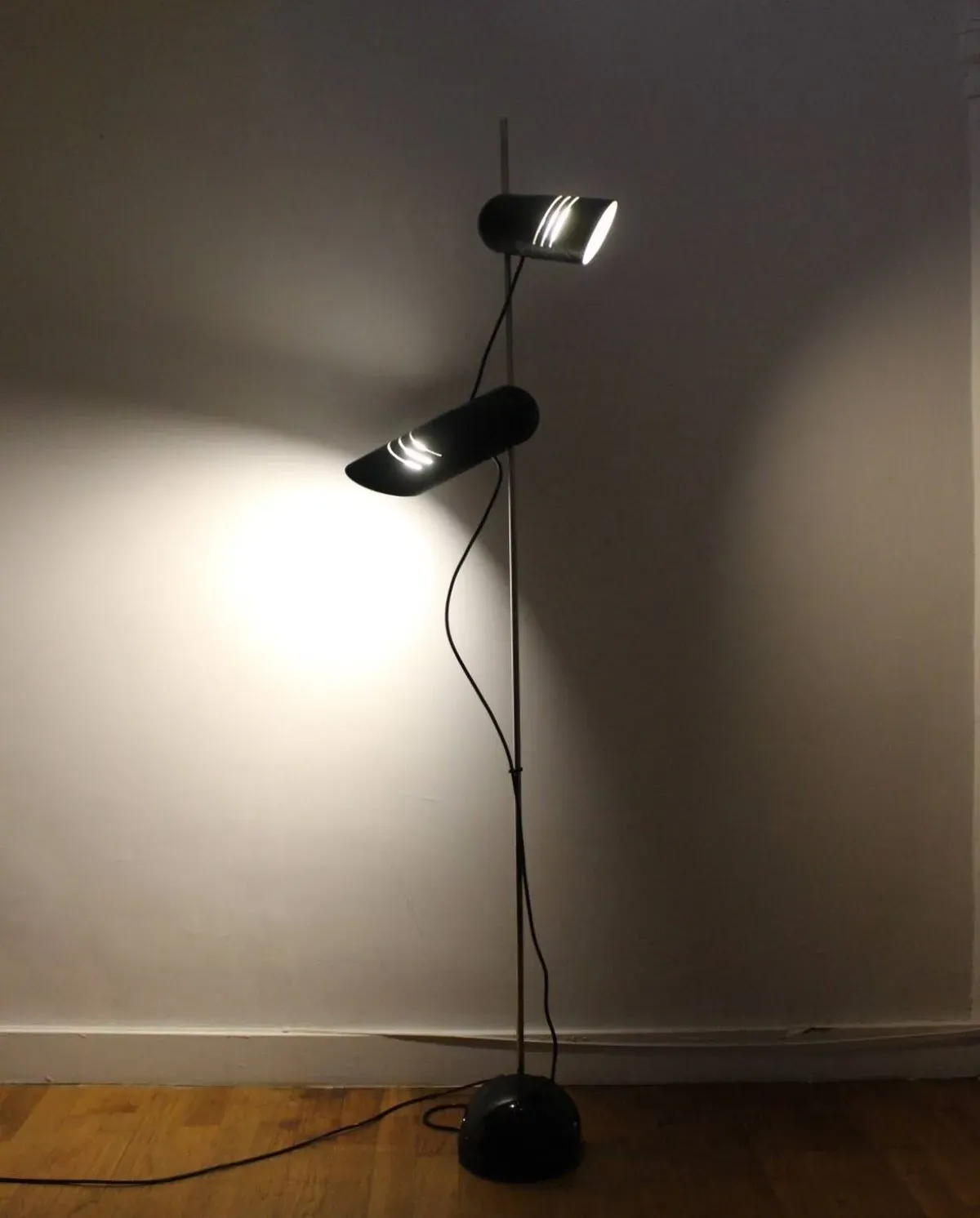 Illustration numéro 2 du produit Lampadaire Carlo Urbinati par Harvey Guzzini