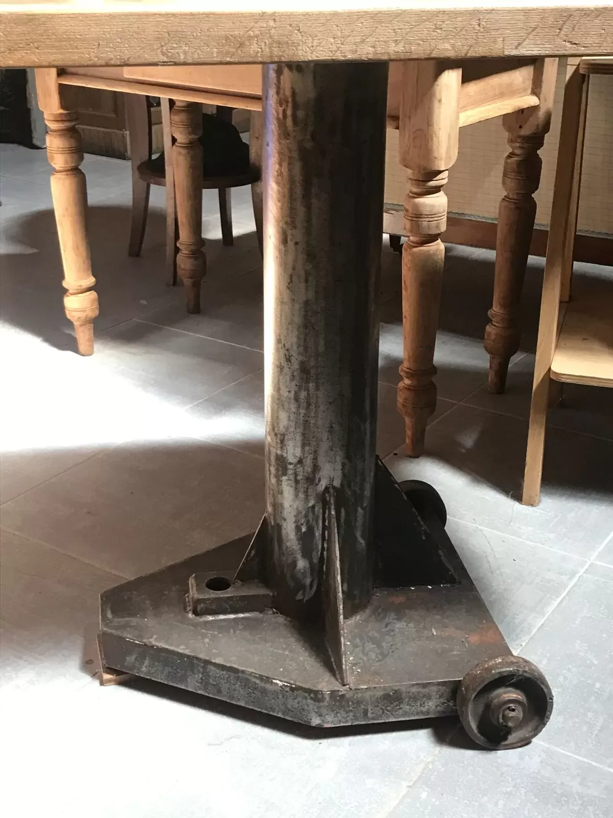 Illustration numéro 2 du produit Console industrielle chene et acier