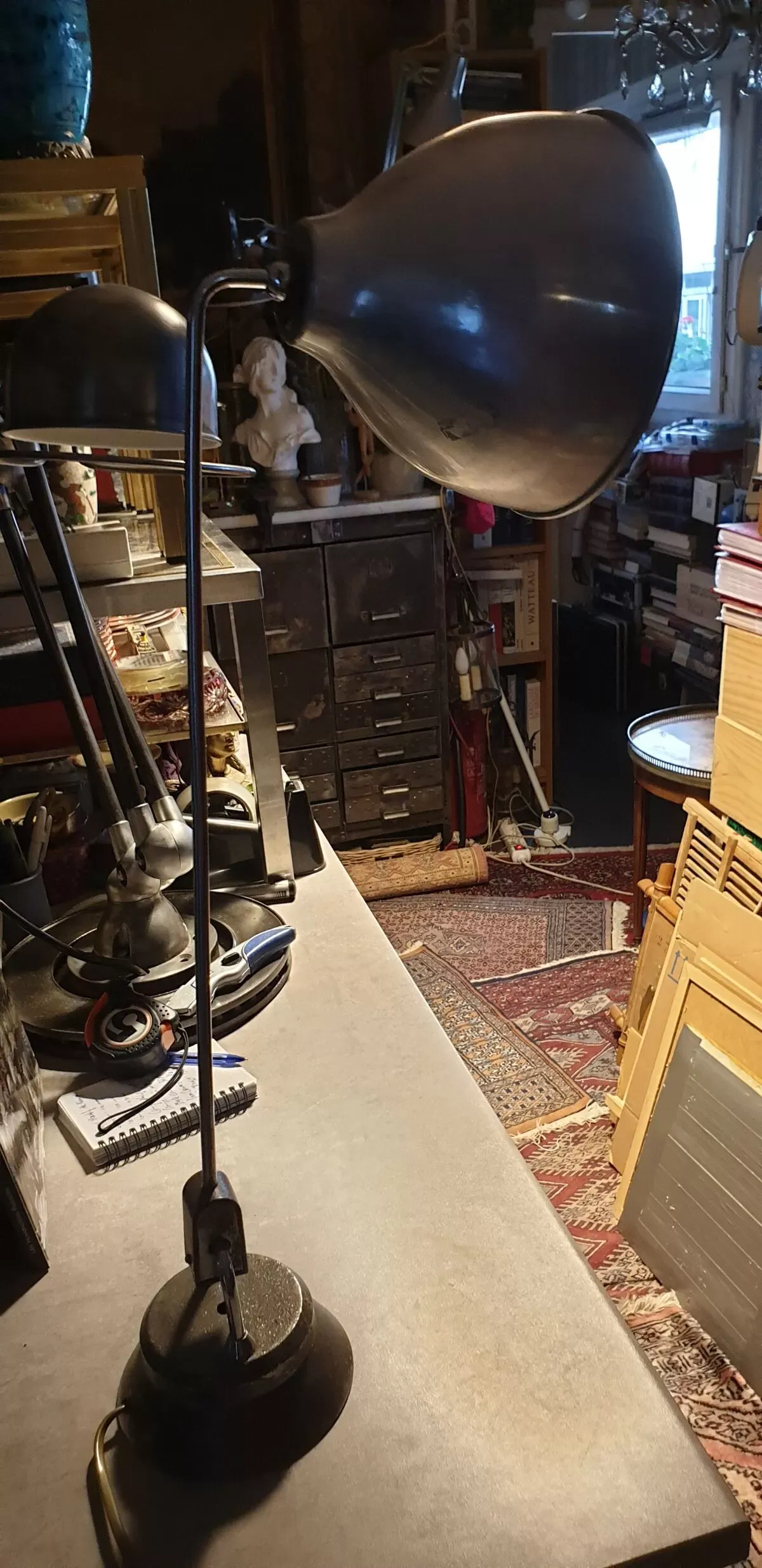 Illustration numéro 2 du produit Lampe industrielle à poser