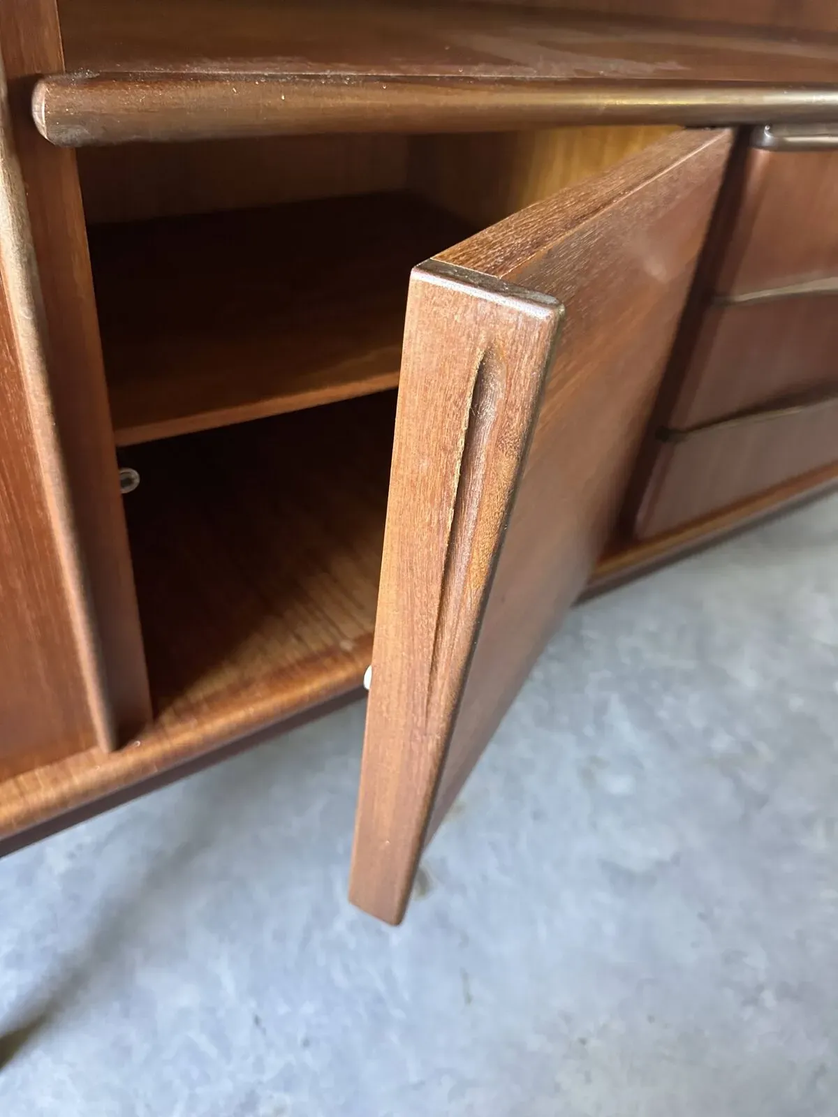 Illustration numéro 2 du produit Enfilade haute ou living teck, vintage 1960's