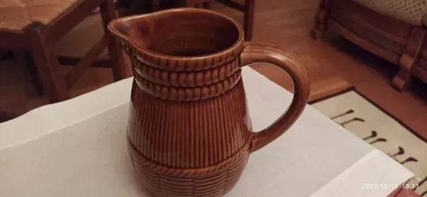 Illustration numéro 2 du produit Pichet a eau