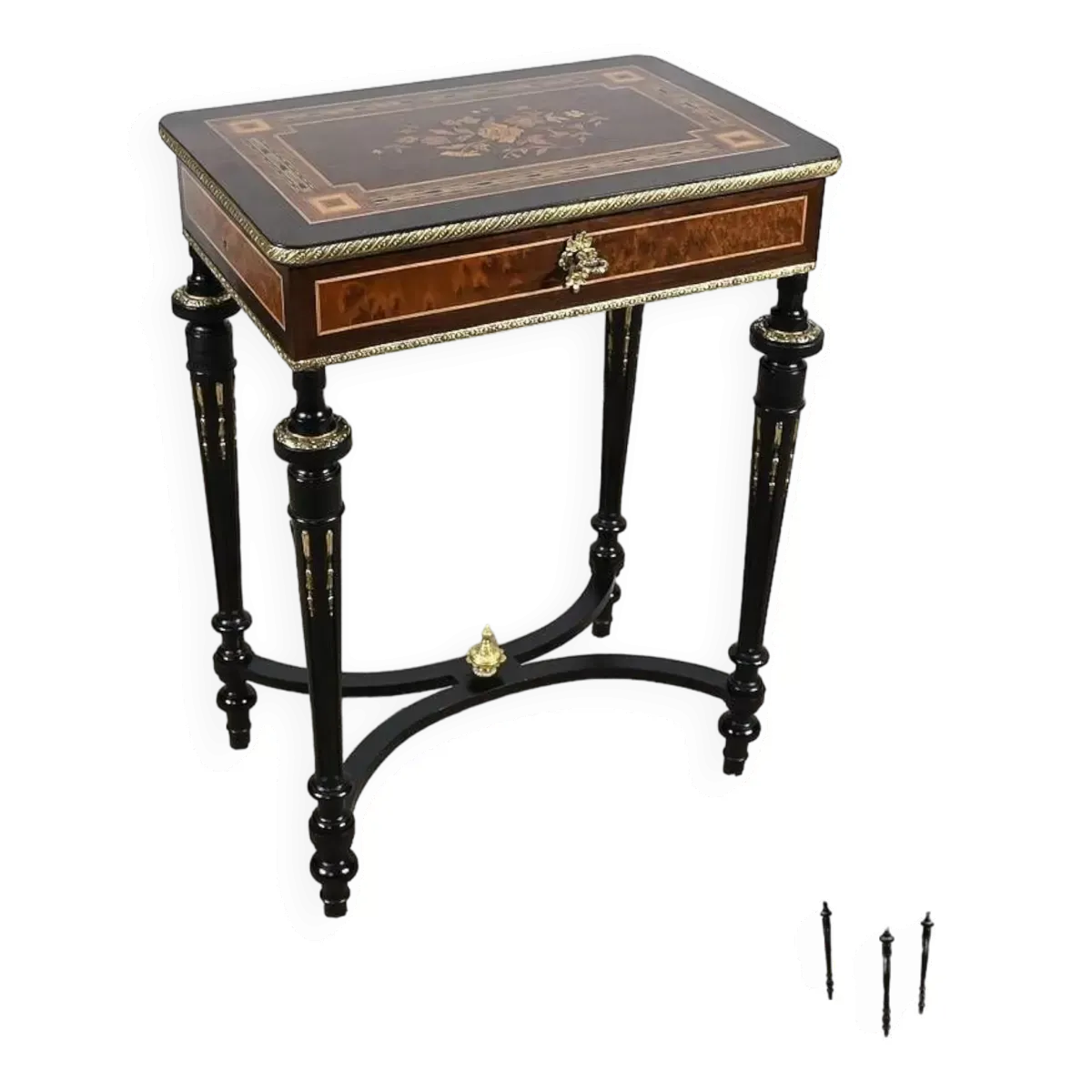 Illustration numéro 2 du produit Table de salon en palissandre et loupe d’amboine, style Louis XVI, époque Napoléon III