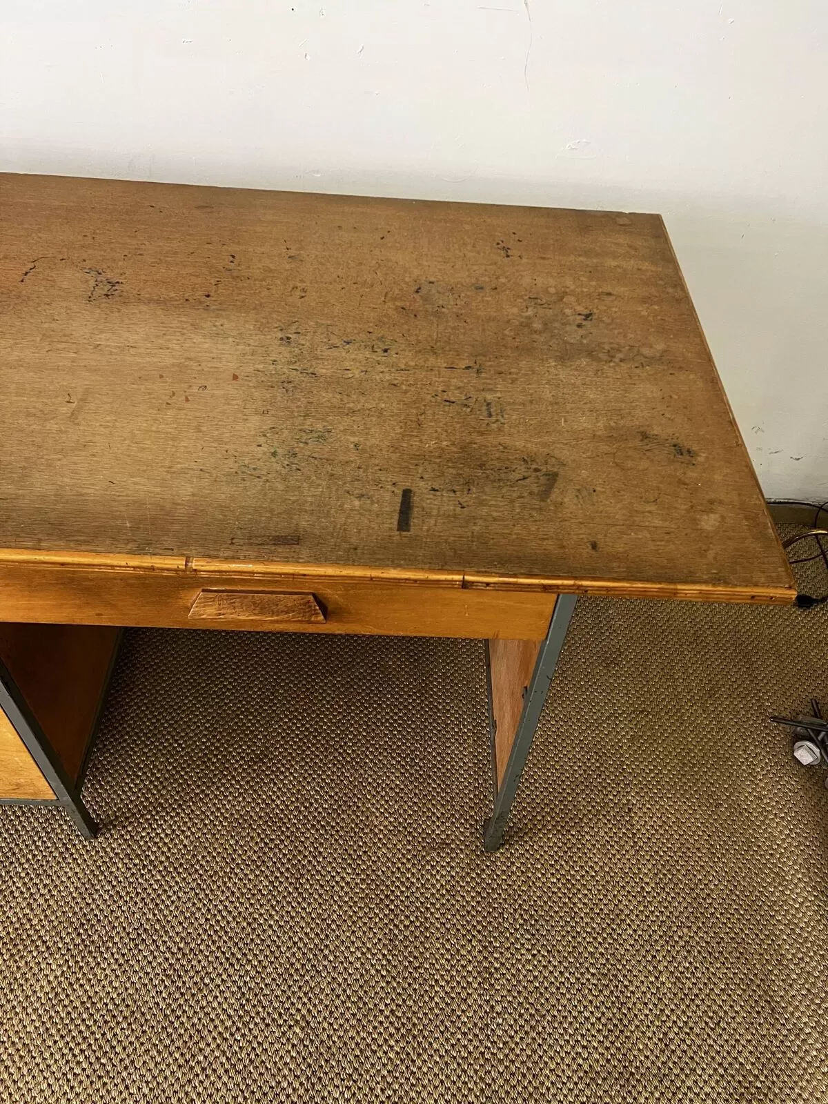 Illustration numéro 2 du produit Bureau industriel vintage