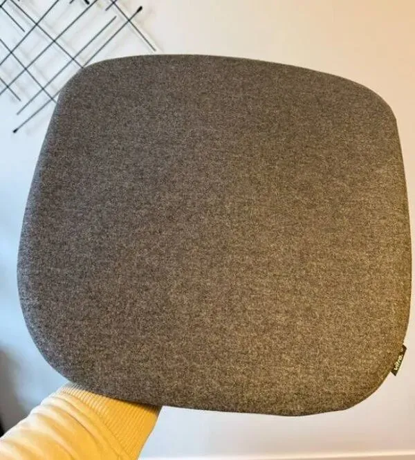 Illustration numéro 2 du produit Chaise belleville par Ronan et Erwan Bouroullec pour Vitra