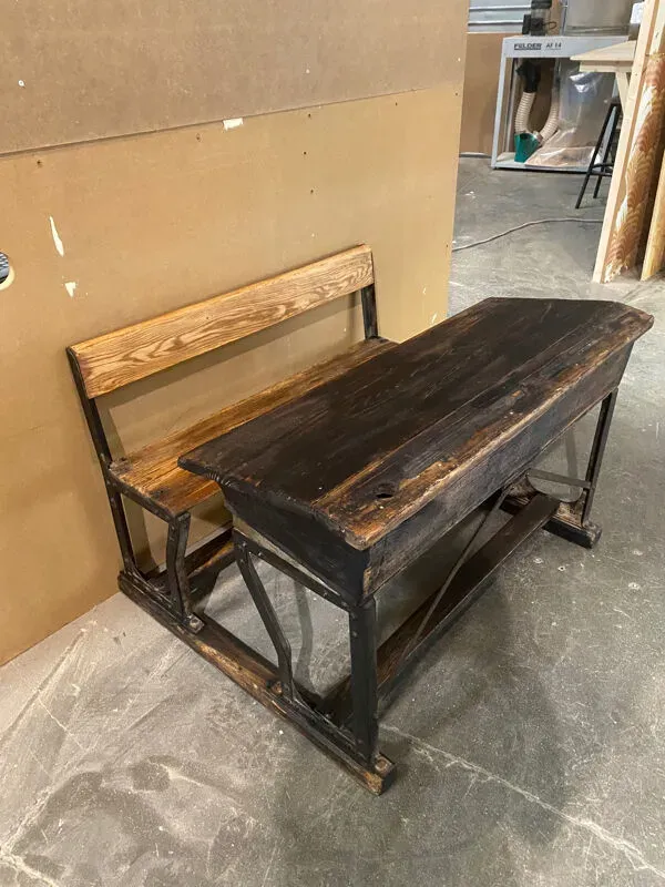 Illustration numéro 2 du produit Bureau d’écolier double 1900