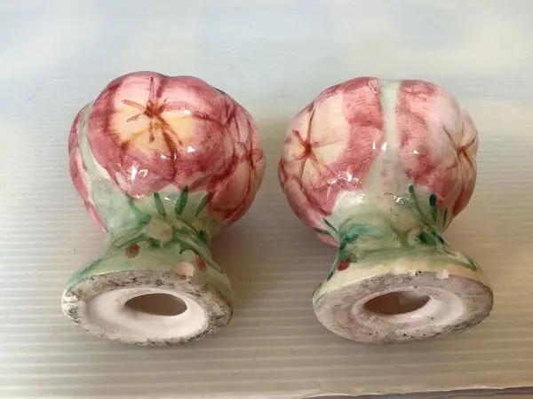 Illustration numéro 2 du produit Paire de coquetiers barbotine