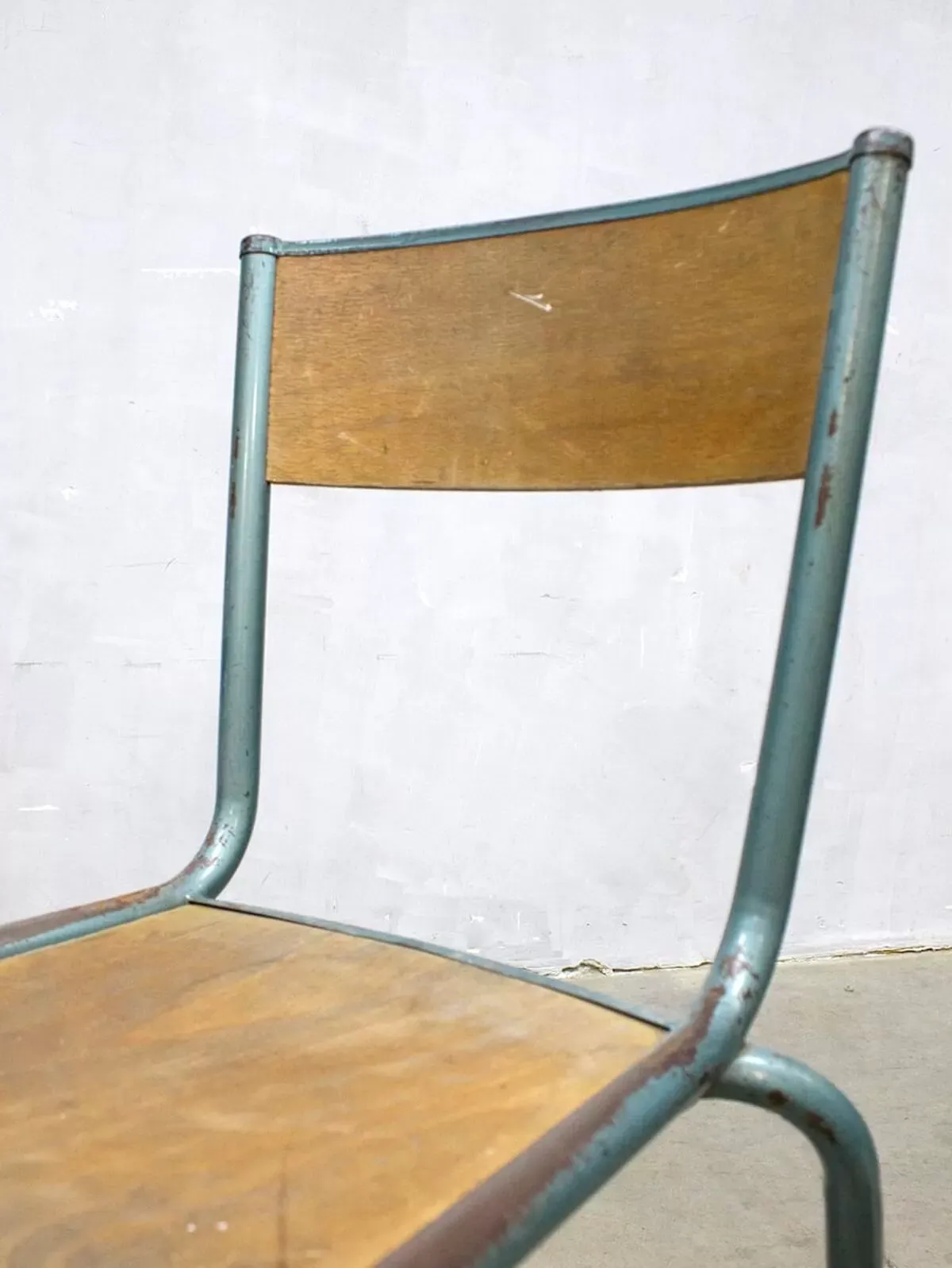 Illustration numéro 2 du produit Vintage Chair