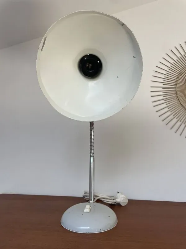 Illustration numéro 2 du produit Grande lampe de bureau