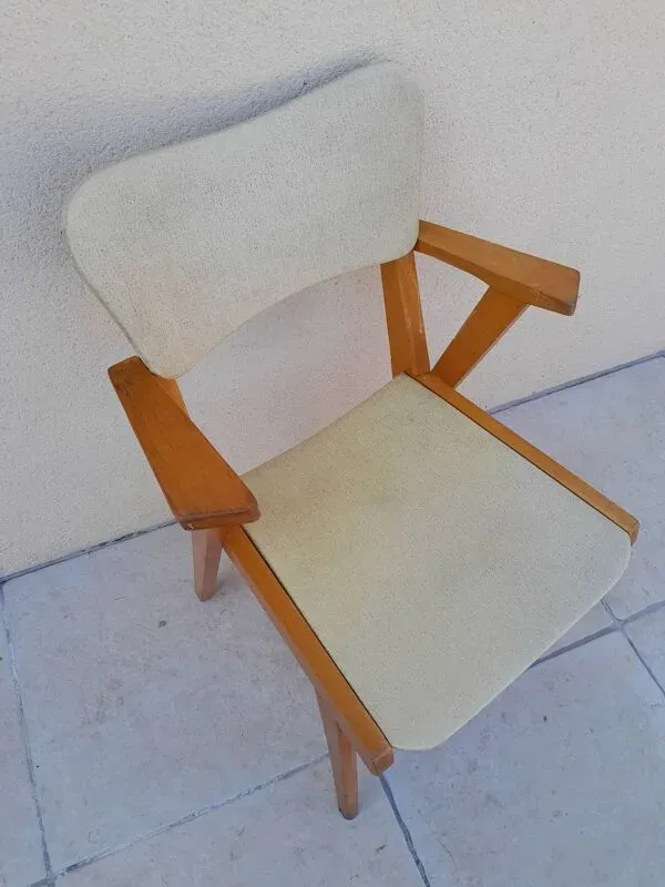 Illustration numéro 2 du produit Fauteuil jaune vintage année 50 60