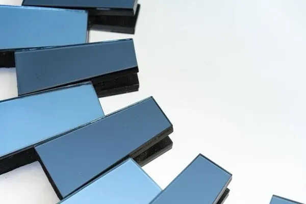 Illustration numéro 2 du produit Miroir par Olivier de Schrijver