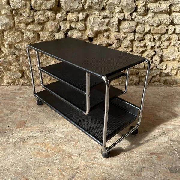 Illustration numéro 2 du produit Meubles d’appoint / meubles hi-fi sur roulettes métal chromé –  Habitat