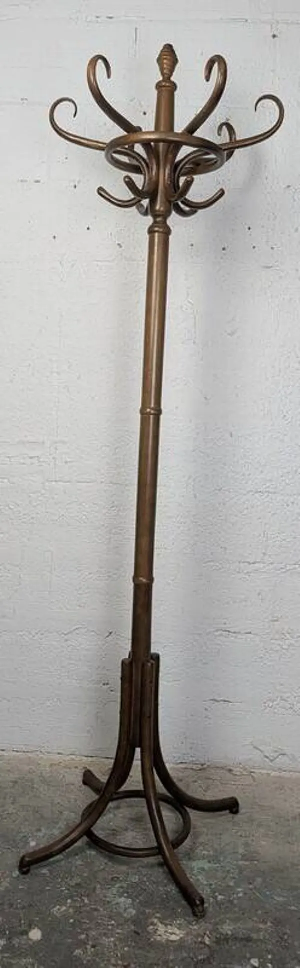 Illustration numéro 2 du produit Porte-manteau perroquet bistrot en bois courbé