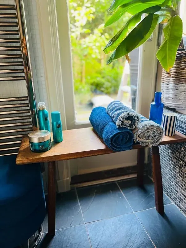 Illustration numéro 2 du produit Banc industriel / table de boucher, années 1950, chêne massif