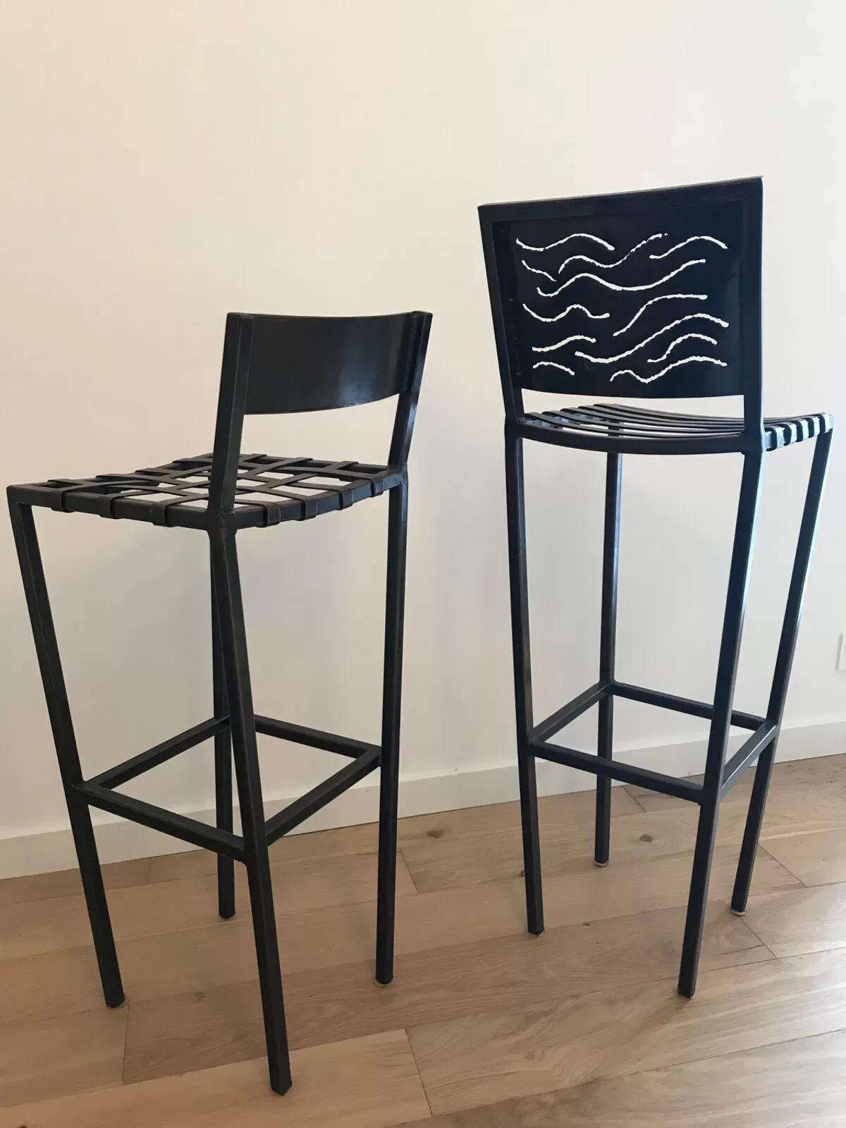 Illustration numéro 2 du produit Chaises de bar