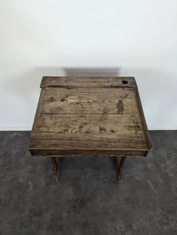 Illustration numéro 2 du produit Bureau d'écolier en sapin